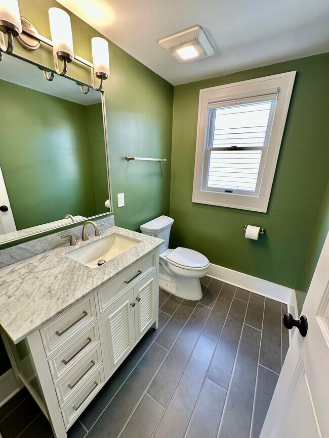 Building Photo - 992 Palmer