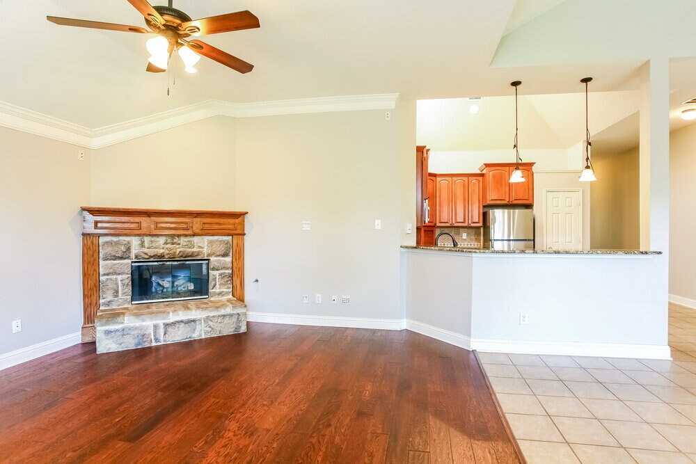 Building Photo - 206 Cox Dr