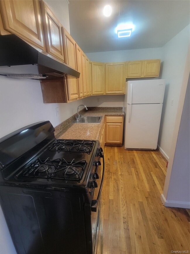 Building Photo - 2407 Barker Ave