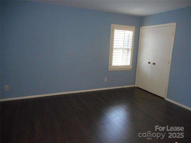 Building Photo - 10749 Colony Woods Dr