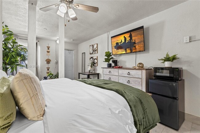 Building Photo - 12101 Everglades St