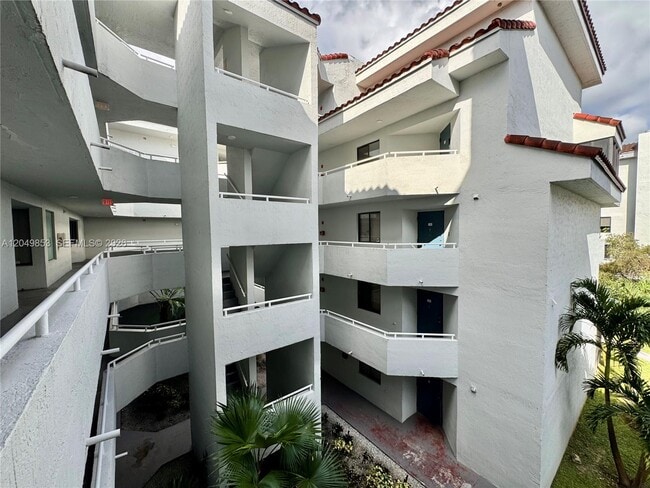 Building Photo - 8215 SW 152nd Ave
