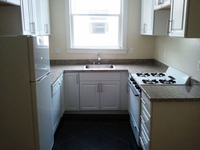 Building Photo - 3155 Broderick St