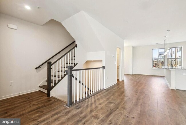 Building Photo - 46007 Woodpecker Sq