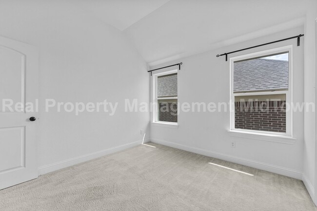 Building Photo - 4106 Horseshoe Ln