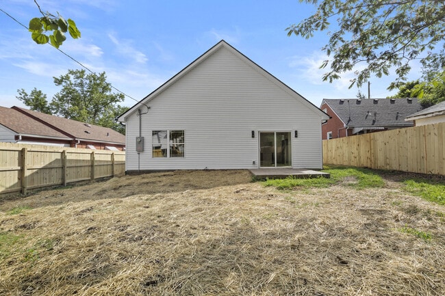 Building Photo - 643 E Loudon Ave