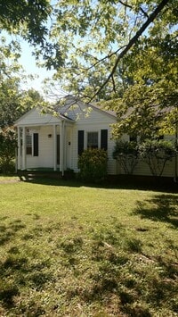 Building Photo - Charming Two-Bedroom Home with Garage in Knoxville