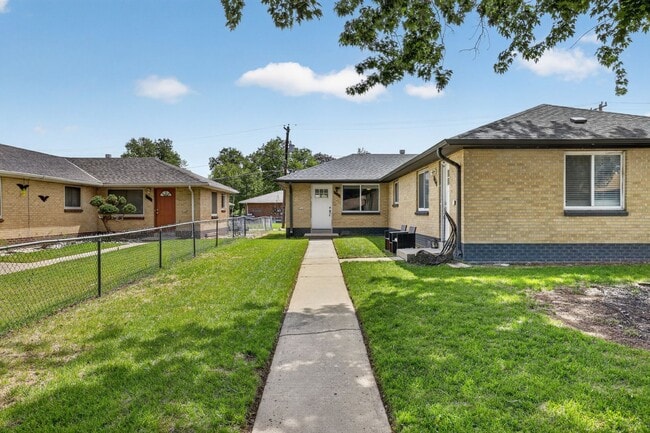 Building Photo - 2 bed 1 bath - Remodeled Home in Denver!
