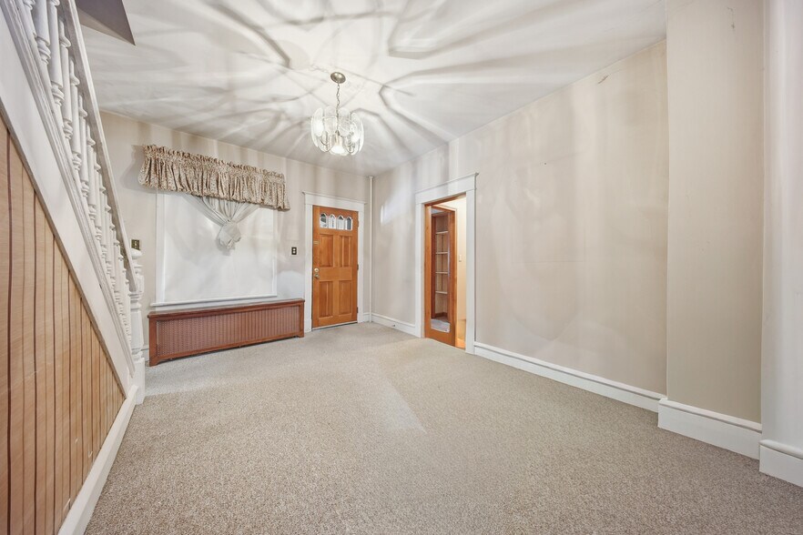 Building Photo - 612 Philo St