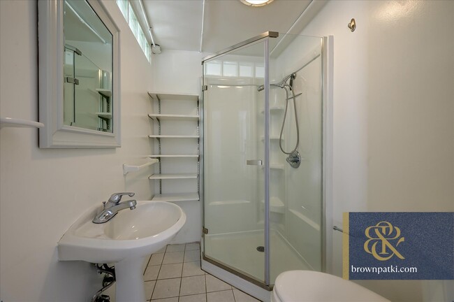 Building Photo - 33 Ford St