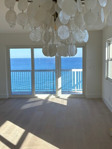 Building Photo - 1069 Hillsboro Mile