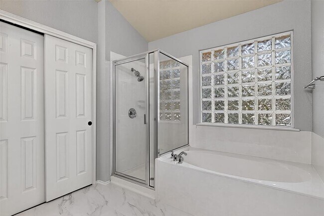 Building Photo - 319 Bandstand Ln