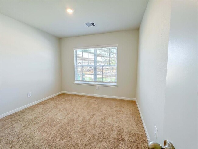 Building Photo - 16322 Sweet Grv Dr
