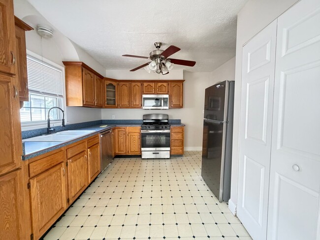 Building Photo - Wonderful 3 Bed and 1 Bath!