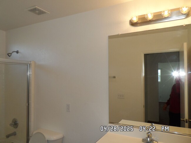 Building Photo - 3 Bedrooms, 2 1/2 Bathrooms, 2 Story, Loft...