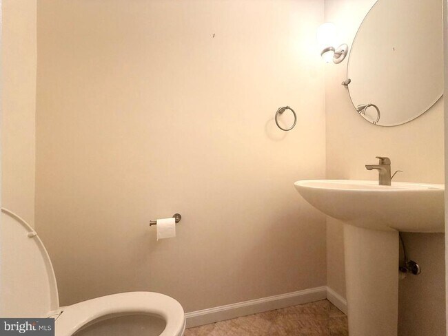 Building Photo - 7418 Crestberry Ln