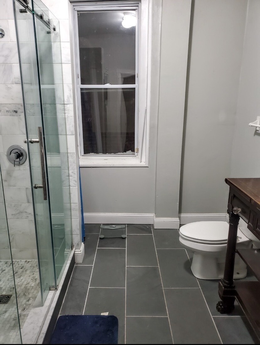 Building Photo - 618 E Girard Ave