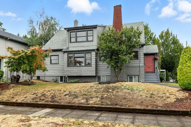 Building Photo - 423 NE 55th Ave