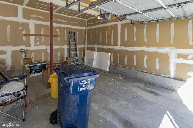 Building Photo - 27 Richards Rd