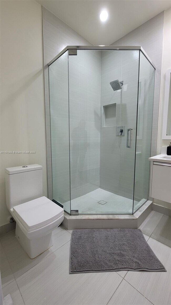 Building Photo - 6331 NW 105th Ct