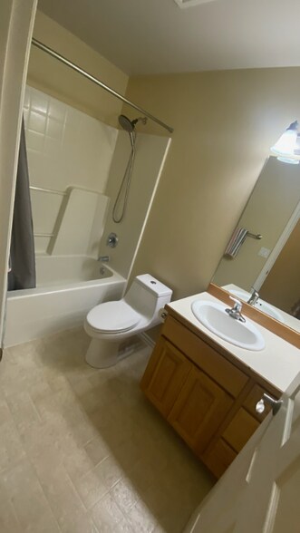 Building Photo - 710 S 88th Ave