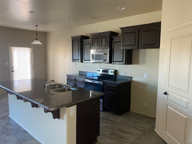 Building Photo - 4182 S Sunflower Dr
