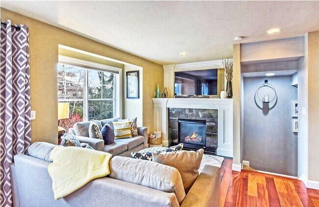 Building Photo - Live Between Lake Washington and Downtown Seattle, The Best of Both Worlds!