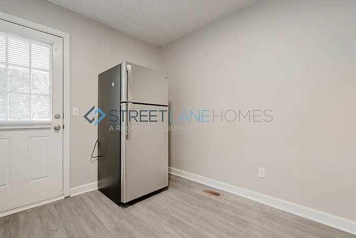 Building Photo - 2210 Corning Rd