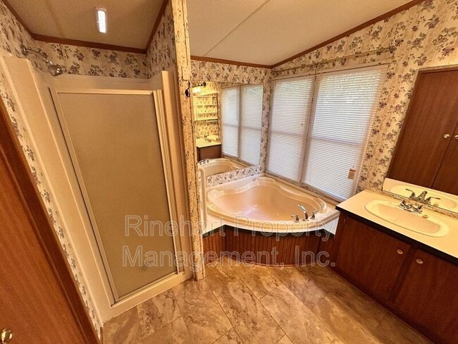 Building Photo - 5035 Park Creek Dr