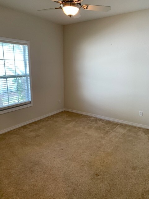 Building Photo - 103 Kensington Cir