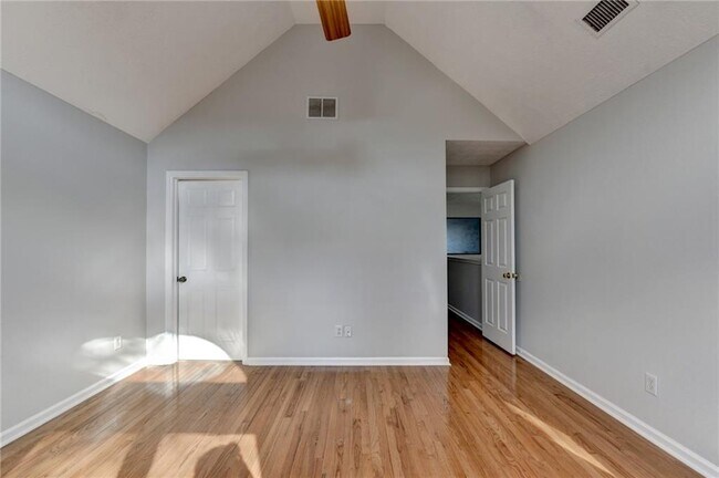 Building Photo - 1112 Ashbury Dr