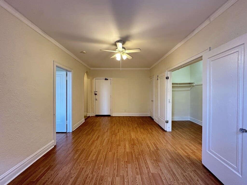 Building Photo - 4847 N Damen Ave