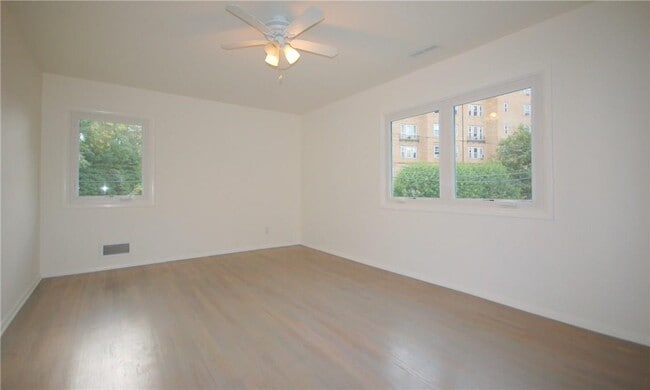Building Photo - 891 Port Dr