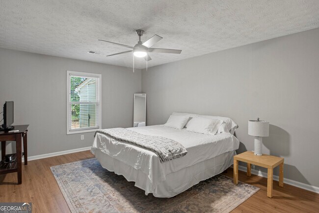 Building Photo - 5452 Glen Haven Dr