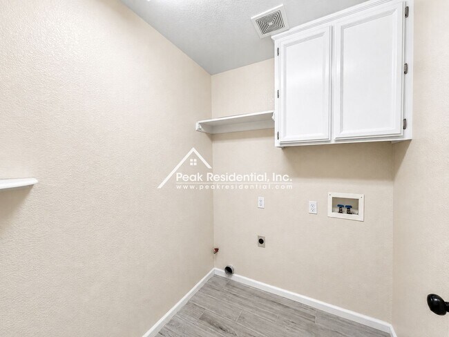 Building Photo - 437 Anacapa Dr