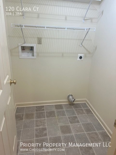 Building Photo - 120 Clara Ct