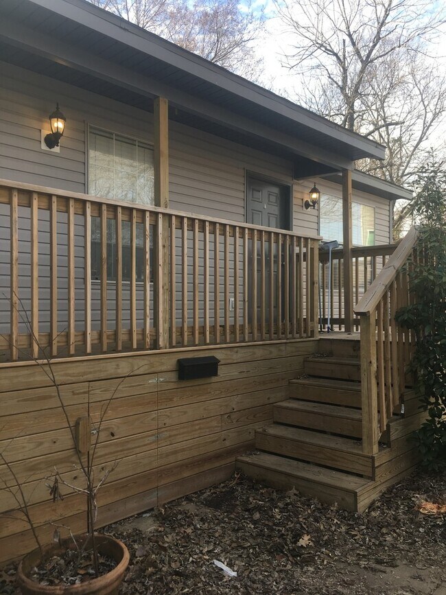 Building Photo - 719-721 N Storer Ave