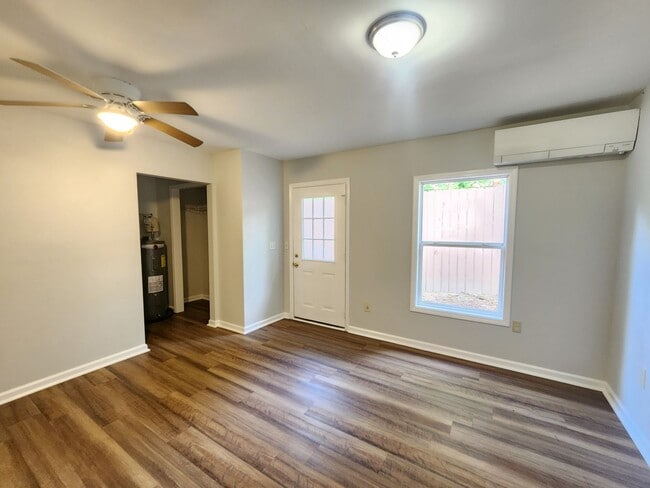 Building Photo - Asheville Rental!