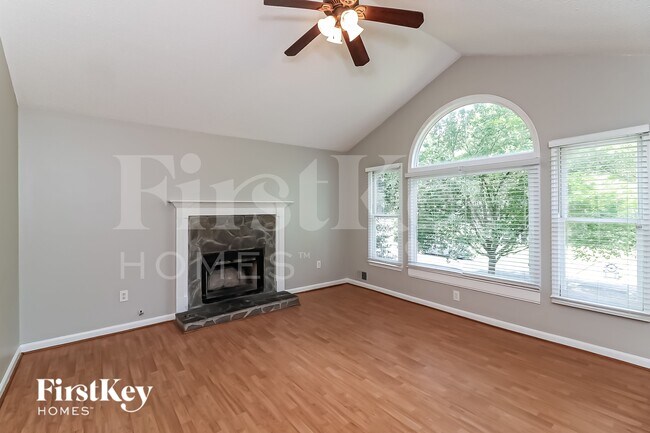 Building Photo - 1688 Independence Dr