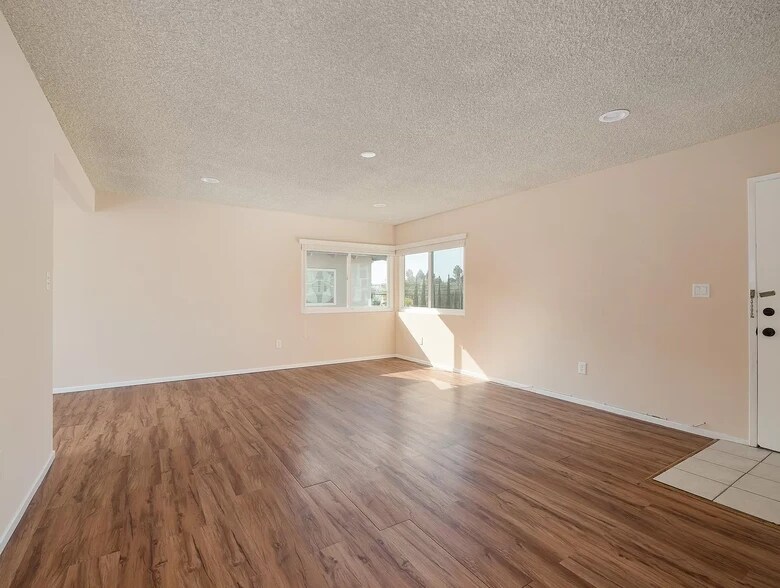 Building Photo - 2302 Aviation Blvd
