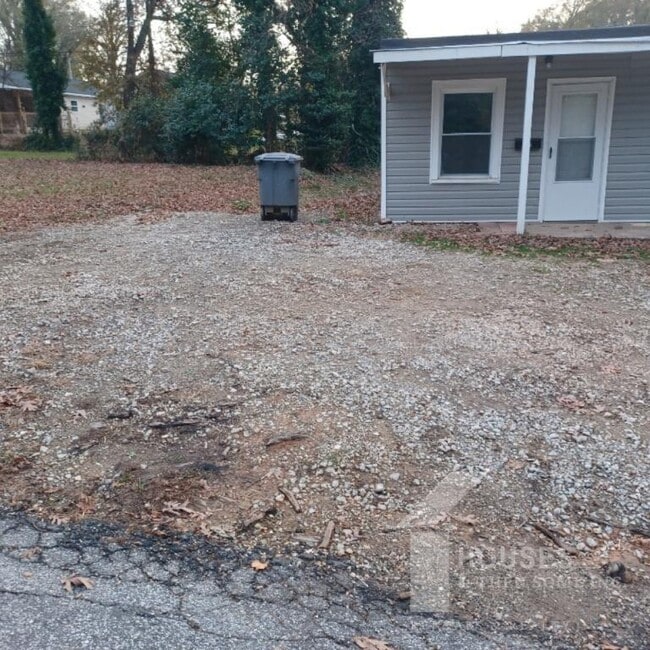 Building Photo - 122 Owens St