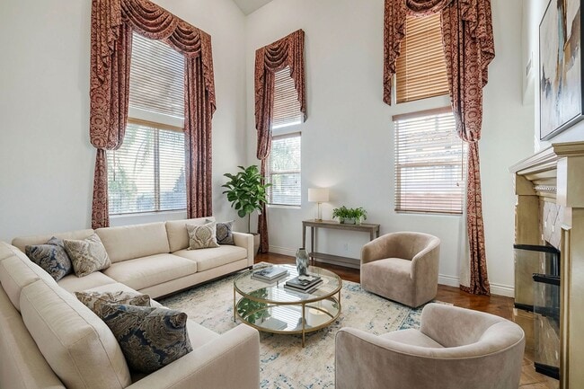 Building Photo - 2403 Alvord Ln