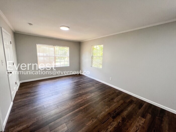 Building Photo - 222 Rebecca Dr