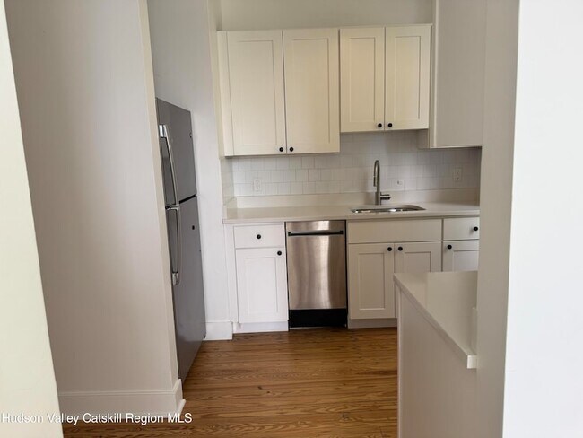 Building Photo - 16 Abeel St