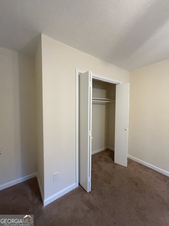 Building Photo - 463 Rock Meadow Dr