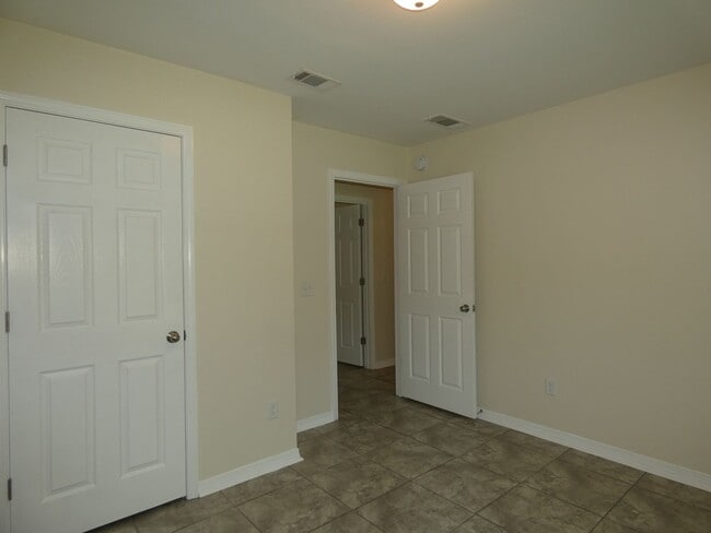 Building Photo - Charming 3-Bedroom Home - Spacious Layout
