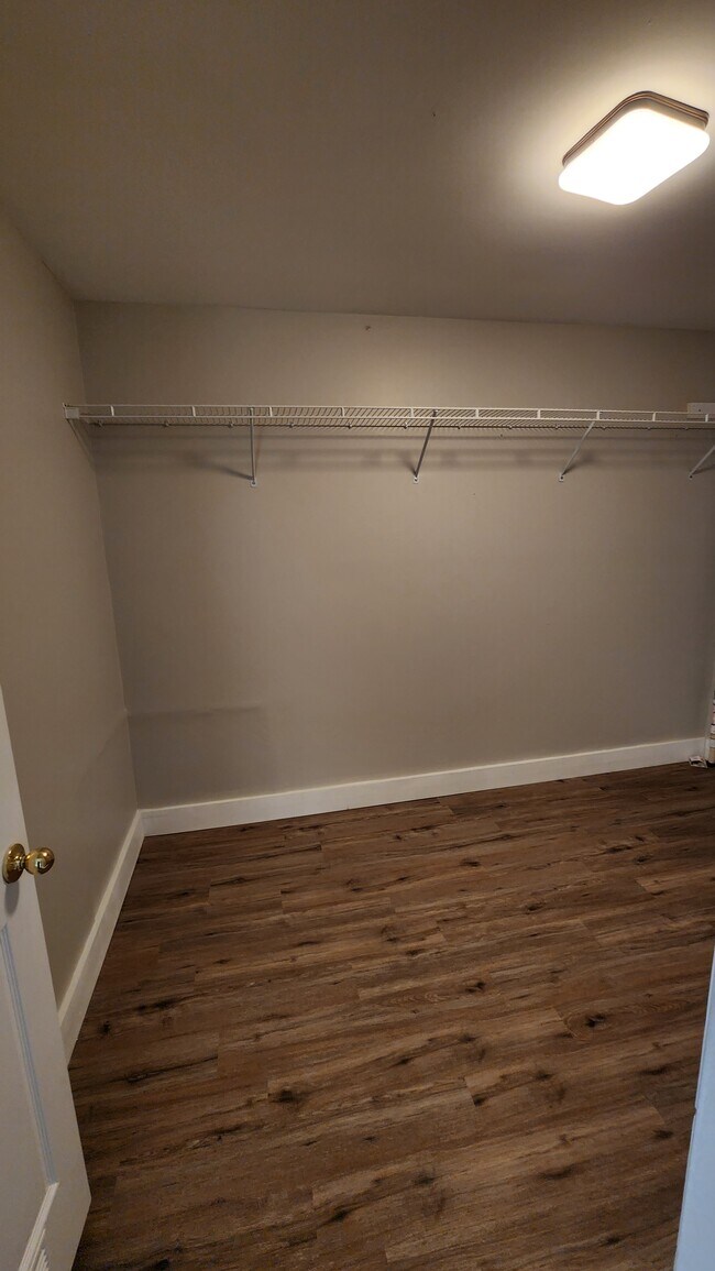 Building Photo - 5930 S New Hope Rd