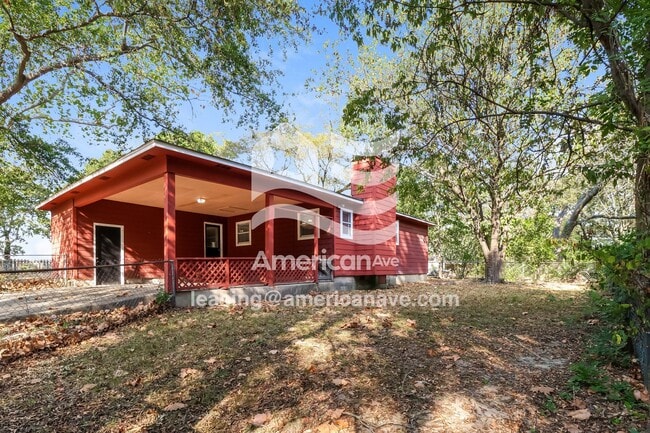 Building Photo - 1318 E Woodruff Ave