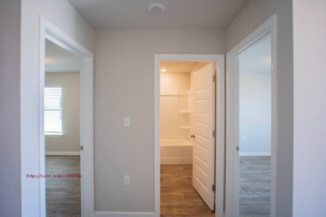 Building Photo - 23432 Shadowridge Dr