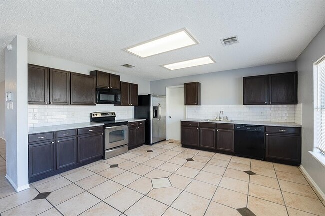 Building Photo - 1240 Dexford Dr